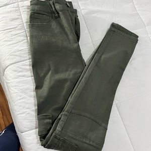 green pants